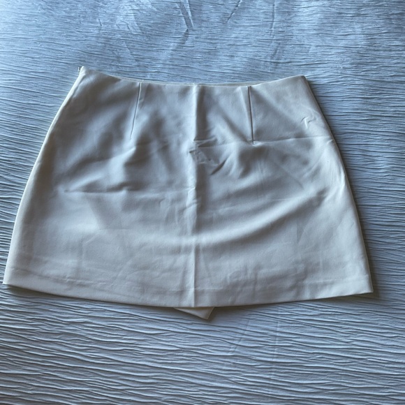 Endless Rose Cutout High-Waisted Skort - Picture 2 of 5